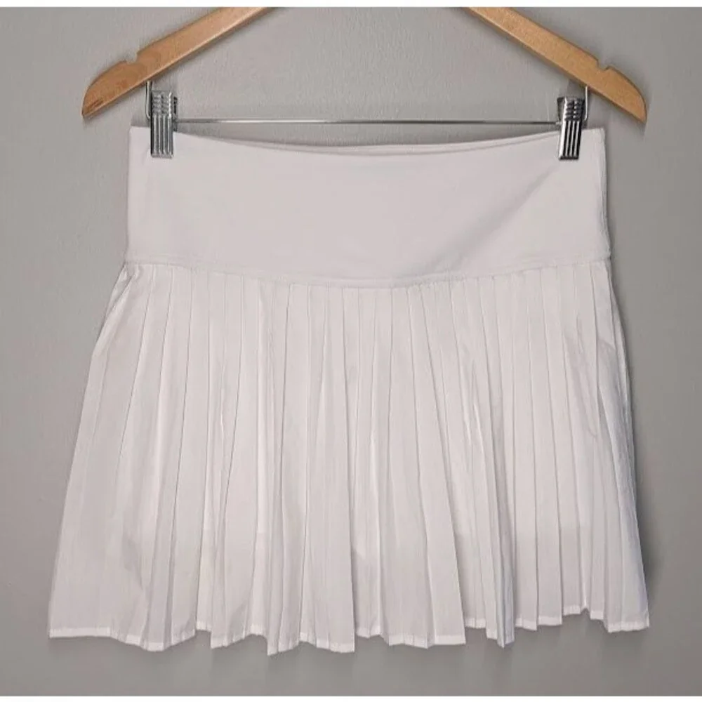 Fabletics Hot Shot Pleated Mini Skirt White Stretchy Waist Pickleball Tennis M